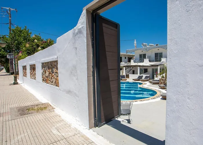 Toulas Studios & Apts No2