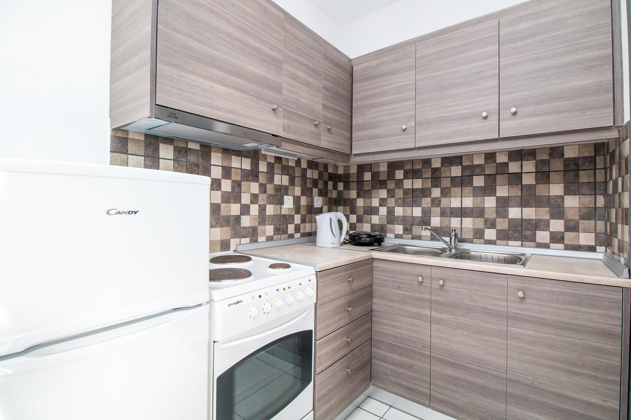 Toulas & Apts No2 *