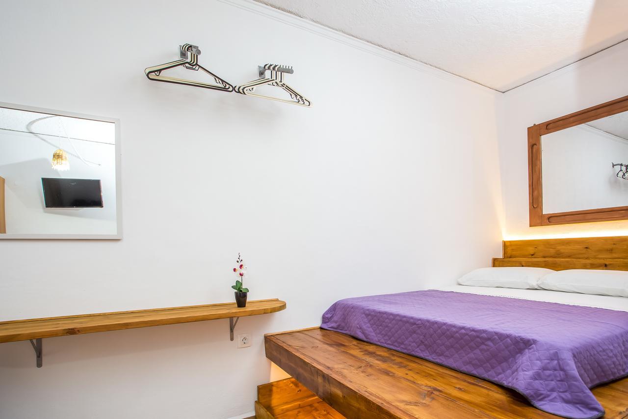 Toulas & Apts No2