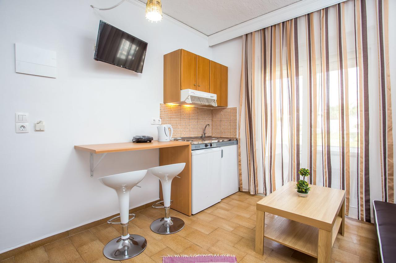 Toulas & Apts No2